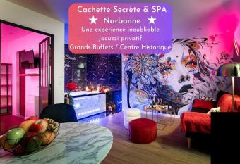 Cachette Secr  te & SPA Narbonne has rooms with a private hot tub