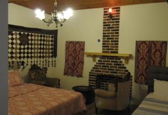 Ali Baba s House has Balcony rooms