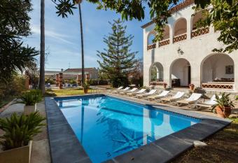 Villa Maresme has Balcony rooms