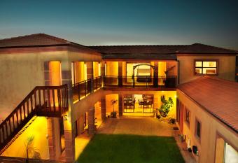 Me Casa Guest House has Balcony rooms