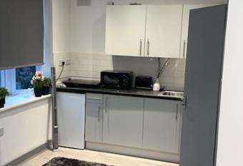 Modern studio flat in Romford allows 18 year olds to book a room
