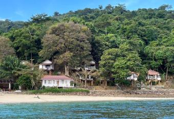 Phi Phi Private Beach Resort has Balcony rooms