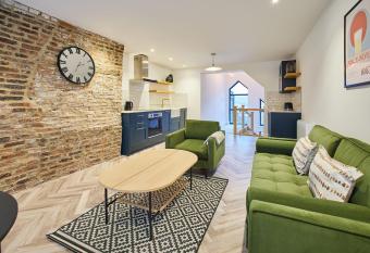 Host & Stay - Flowergate Apartments has Balcony rooms