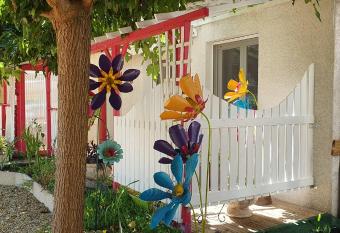 Au rendez-vous des Arts has Balcony rooms
