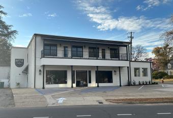 908 Queen City has Balcony rooms