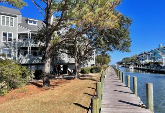 Just Another Day in Paradise has Balcony rooms