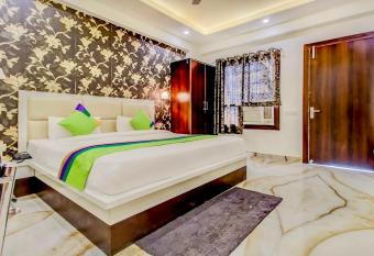 Hotel Skylight Silverkey by Madhav has Balcony rooms