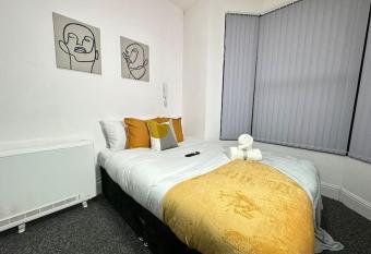 Charming & Cosy Studio Retreat in Kidderminster allows 18 year olds to book a room