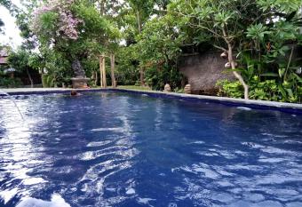 Van Karning Bungalow has Balcony rooms