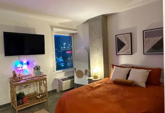 The Vanguard has Balcony rooms