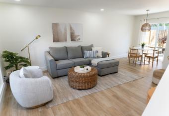 Be A Nomad 2 br Close to the Beach has Balcony rooms