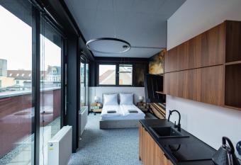 Apartamenty Pleba  ska-Rynek allows 18 year olds to book a room