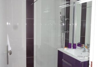 Auberge bretonne has rooms with a private hot tub