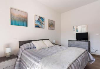 Dimora del Sole - Civico 13 has Balcony rooms