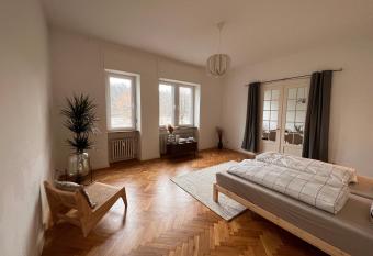 Gem  tliche Rheinblick Residenz has rooms with a private hot tub