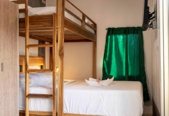 Emi   s Place Container Living has Balcony rooms