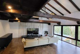 Architektenhaus am Waldrand mit Sauna has Balcony rooms