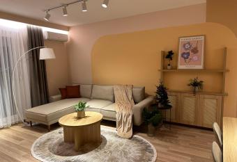 Top-Apartments has rooms with a private hot tub