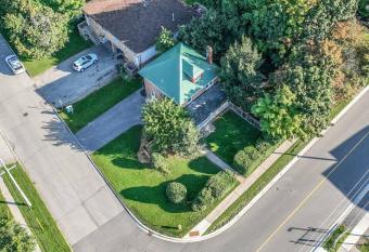 Charming 3BR Century Home in Downtown Barrie has Balcony rooms