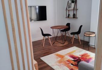 Oasis-Triana s Hallway has Balcony rooms