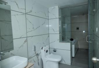 OXYRICH has rooms with a private hot tub