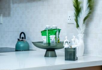 Emerald Gem-Luxury Apartment has Balcony rooms