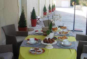 Le Moulin du Galant allows 18 year olds to book a room