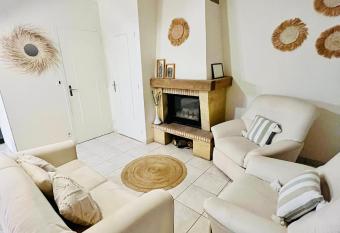 Jolie maison de 40m2 avec jardin has Balcony rooms