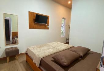 Resy home syariah dekat alun2 wonosobo has Balcony rooms