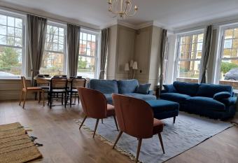 Garden Apartment Boston Square has Balcony rooms