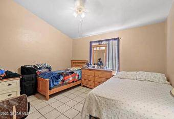 Private Master Bedroom for rent allows 18 year olds to book a room