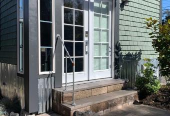 Birch Bay Beach Cabana has Balcony rooms