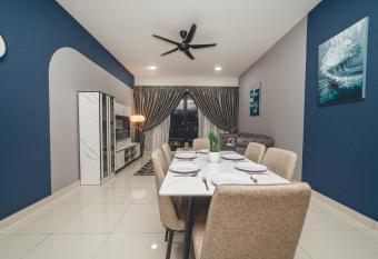 Retreat Blue Ocean 3BR Mosaic Southkey Midvalley by Our Stay has rooms with a private hot tub