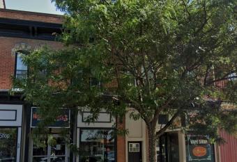 Downtown apartment 2/3 people . allows 18 year olds to book a room