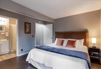 Roots Run Deep @ Salem Road has Balcony rooms