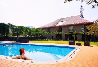 Ikshana Resort and Spa, Khandala allows 18 year olds to book a room