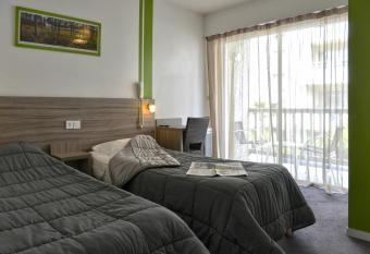 H  tel Le Relais Dax has Balcony rooms