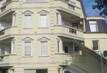 Villa Renessans allows 18 year olds to book a room