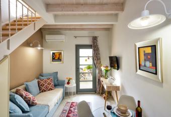 Casa Zea - cozy old town home allows 18 year olds to book a room