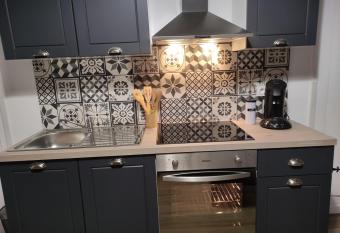 Bienvenue chez Coco allows 18 year olds to book a room