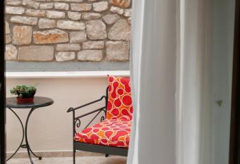 Aimilias House,                                                      has Balcony rooms