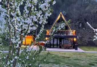 Valea Mosului - Chic A Frame has rooms with a private hot tub