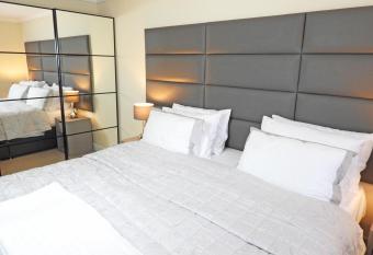 A Home from Home - Leamington Spa has Balcony rooms