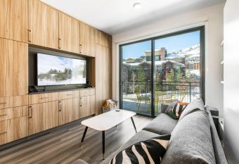 Yotelpad by All Seasons Resort Lodging has rooms with a private hot tub