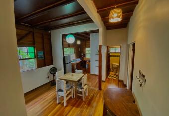 Casa Almendro, muy c  ntrico, cocina y 2 cuartos allows 18 year olds to book a room