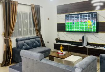 THE DECK APARTMENT has Balcony rooms