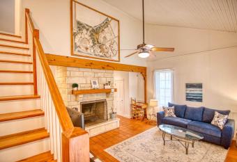 Gardens of Baron's Creek - Unit D has rooms with a private hot tub