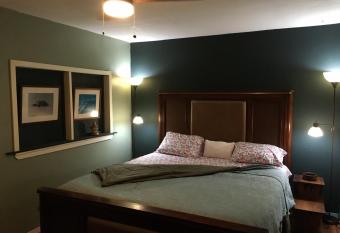 The Hawaii Red House Apartment Private allows 18 year olds to book a room