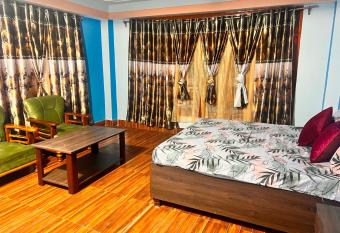 OYO 82102 Lions Point Hotel allows 18 year olds to book a room