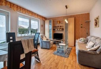 Die Ferienwohnung Niedl App Helene 2 befindet sich in Ne  mersiel und ist perfekt f  r einen unvergesslichen Urlaub mit Ihren Liebsten. allows 18 year olds to book a room